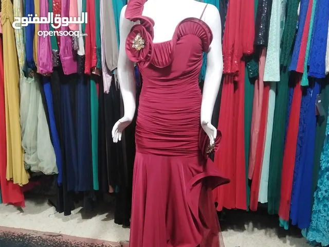فستان سهره مشكل طويل وقصير اشي مرتب وثقيل 200 فستان