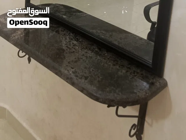 رف رخامه ثقيل جدا وبيتحمل مع زاويتين حمالات