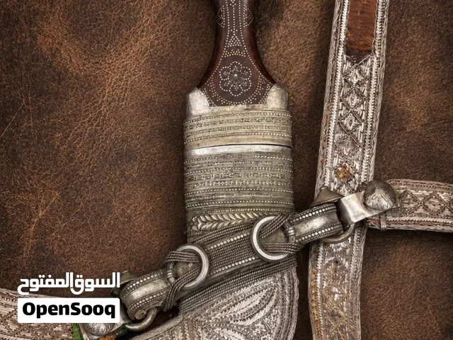 فرصة لا تعوض  خنجر عُماني بصياغة قديمة وحزام فضة
