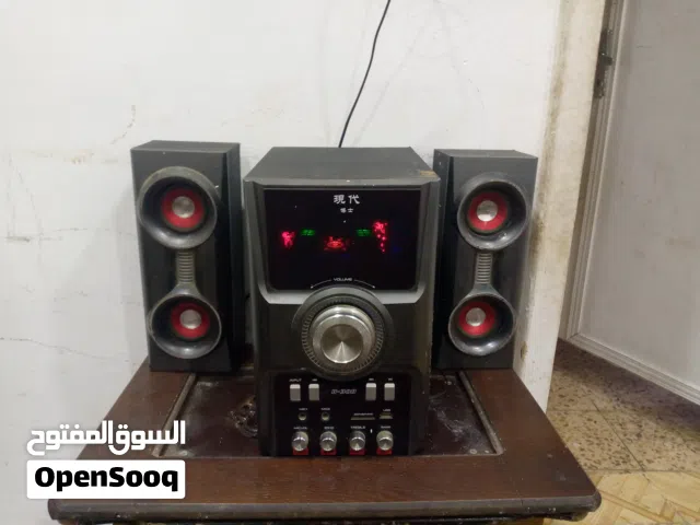 مضخم صوت وسماعات