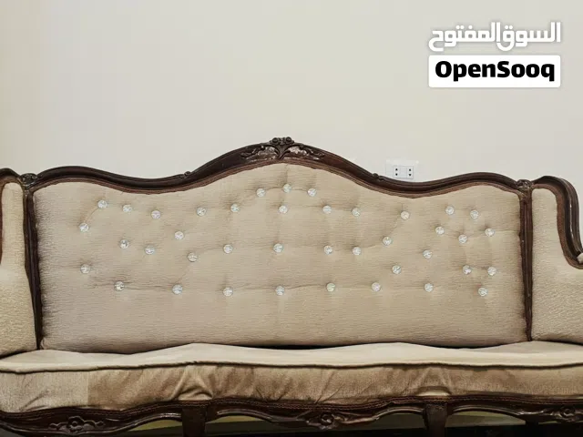 كنبه مع كرسيين