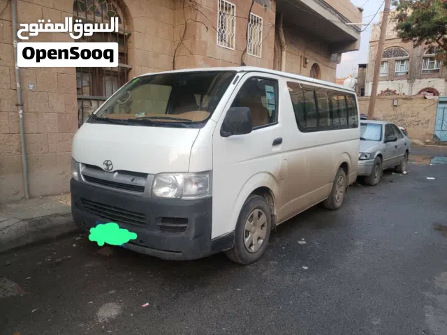 2011 تويوتا هايس Cargo