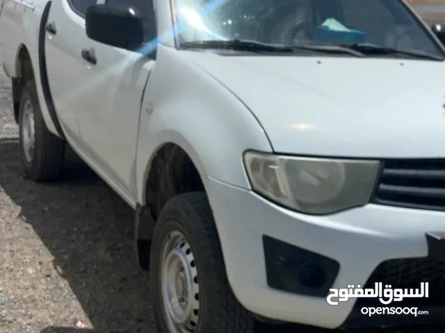 Used Mitsubishi L200 in Al Dakhiliya