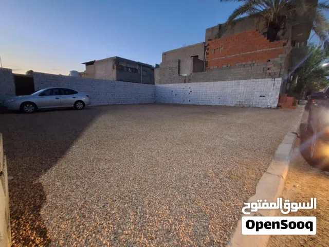 ارضي سكنية تجاريه في المقاوبة القرب من سيمافروا القرضابيه ومحل خطوة عزيزة علي القطران وعلي وجهتين