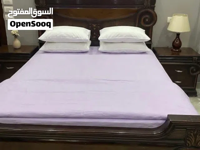 غرفة نوم ماستر خشب زان بحالة جيدة