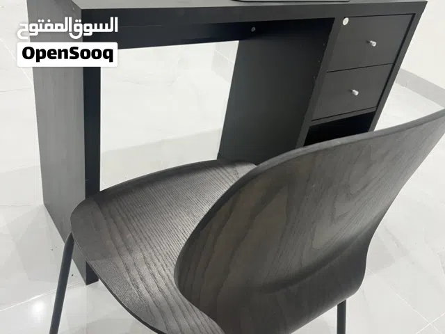 مكتب والكرسي مالة