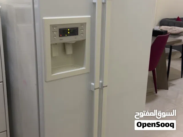 براد للبيع كل شي شغال فيه ما فيه شي بس من عند البراد من فوق يشتغل خفيف و الثلاجه أمورها تمام