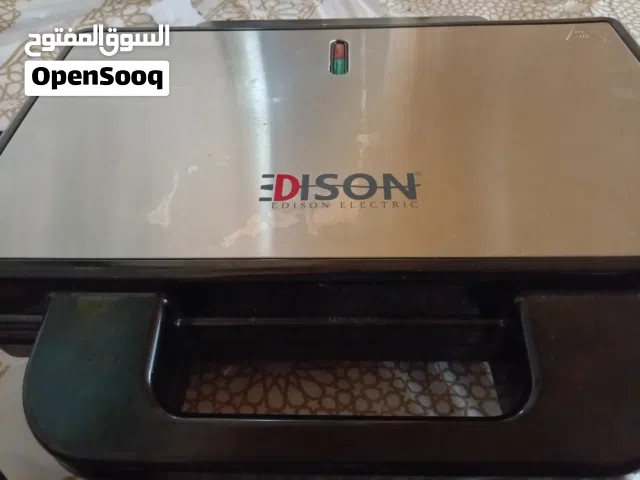 اله صنع الوافل وسخانه الساندويتش