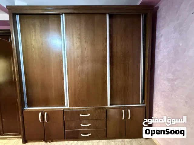 مطوى فراش طول 251 عرض 248 خشب زان ولاتيه ملبس من الداخل الابواب سحاب إيطالي مطوى وكالة