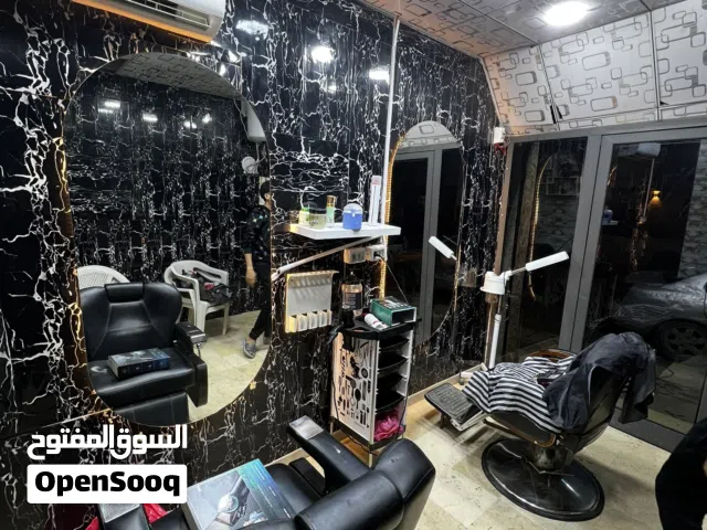 محل حلاق للايجار كامل بي معداته