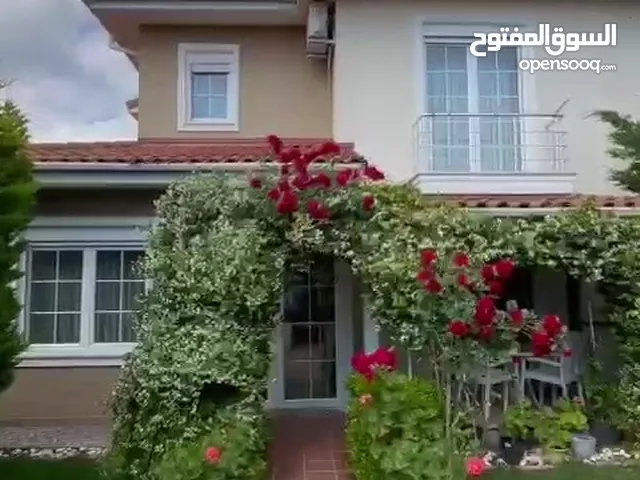 عرض مميز فيلا للبيع :4+1 4 غرف وصالة في اجمل مجمعات اسطنبول