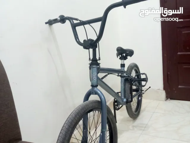 قاري BMX ممتاز عليه هوب صوته عالي