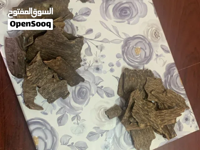 مجموعه مشكله من العود ودهن العود الأصلي مختلف شي هندي وشي سيلاني العود المجموعه مختلفه كلها ب20