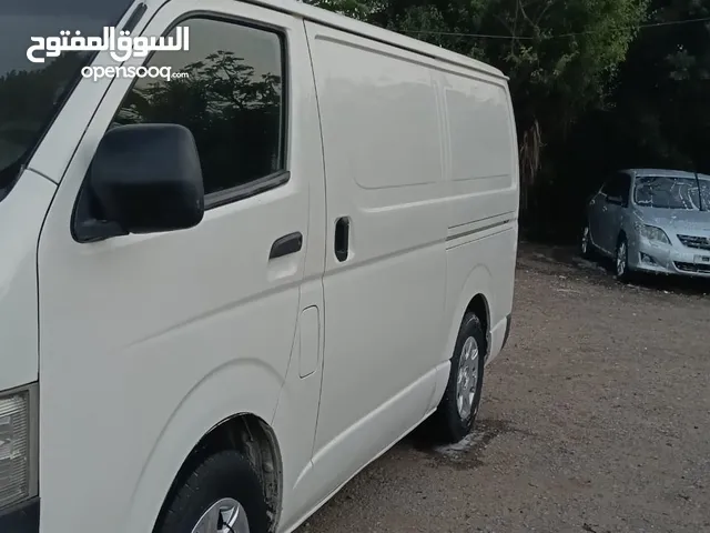 تويوتا ياريس وتويوتا كولار وتويوتا فان