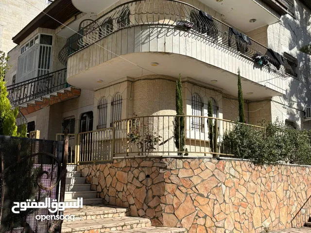 بيت مستقل في بتونيا مستقل مساحه داخلي 300متر مع حديقه مساحه الارض 650متر