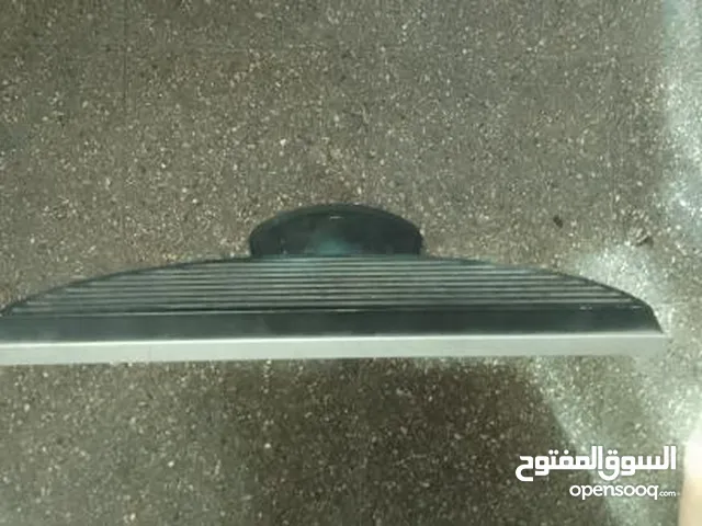 السلام عليكم ورحمه الله تعالى وبركاته موجود جهاز كمبيوتر قديم مع ثلاث شاشات مع كيبورد واسلاكهم اقرا