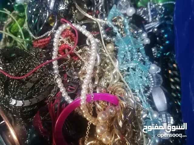 اكسسوارات اروبي للبيع بلكيلو مشكل بسعر دينارين ونصف الكيلو