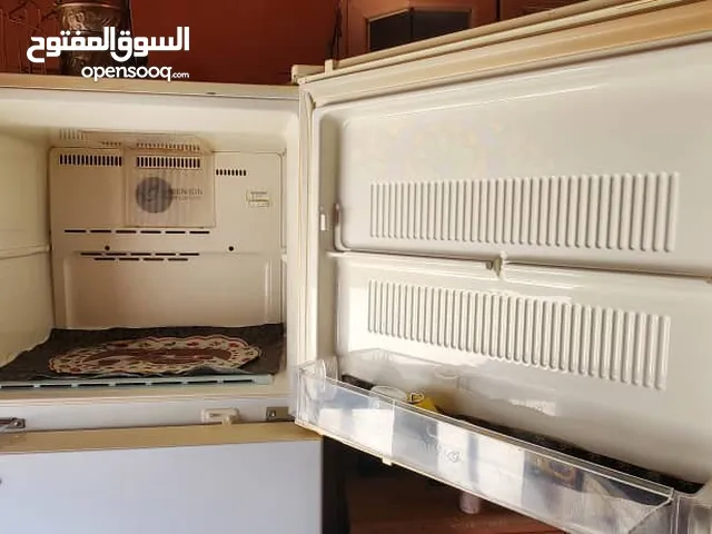 ثلاجة ال جي للبيع بخار ونظيفه شبه جديده بخار وشاشة كمبيوتر وحجمها كبير