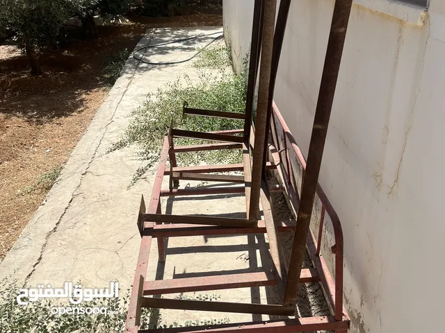 مناصب خزانات وتخت حديد