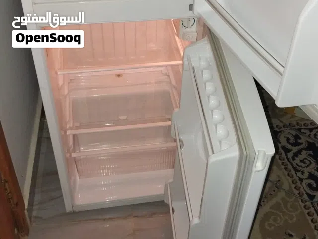ثلاجة حجم متوسط  كورية نظيفة جدا