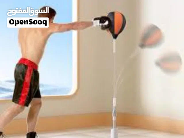 كرة رد الفعل للملاكمة القائمة بذاتها هي أداة تدريب مصممة لتحسين التنسيق بين اليد والعين، والسرعة، وخ