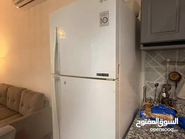 ثلاجه ال جي نظيفه جداً و بدون اي اعطال في الحيل