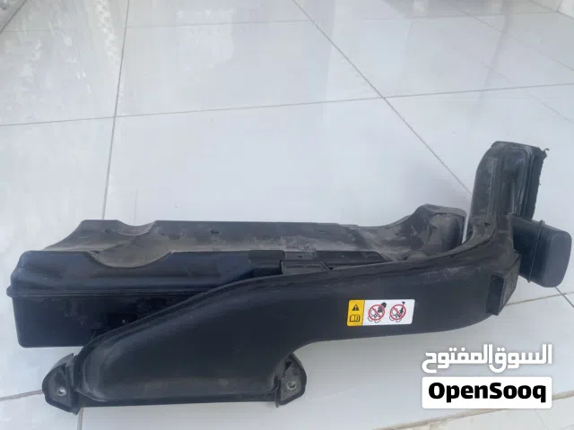 قطعة كامري air intake تركب فوق الراديتر