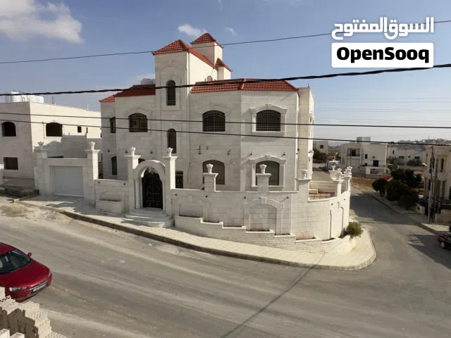 فيلا فاخرة للبيع في المستندة الغربية