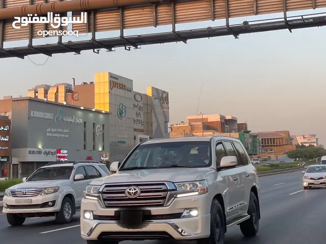 لاندكروزر جي اكس ار 2016