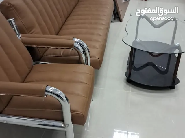 يوحد جميع انواع المكاتب واطقم الجلوس