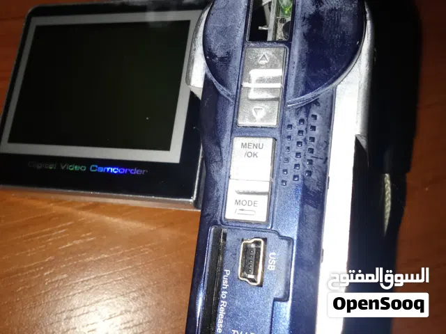 كمرات تصوير عيبها فيها بطمه وحده طايره شبه جديده عادي سعراك المكان بنغازي المساكن