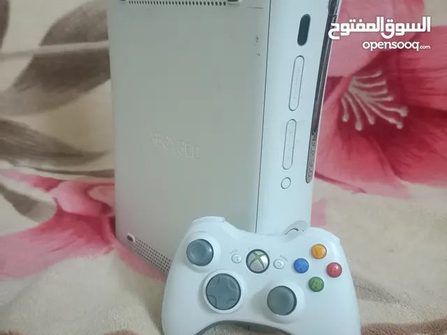 Xbox 360 in good condition has 30 games downloaded and comes with 6 discs