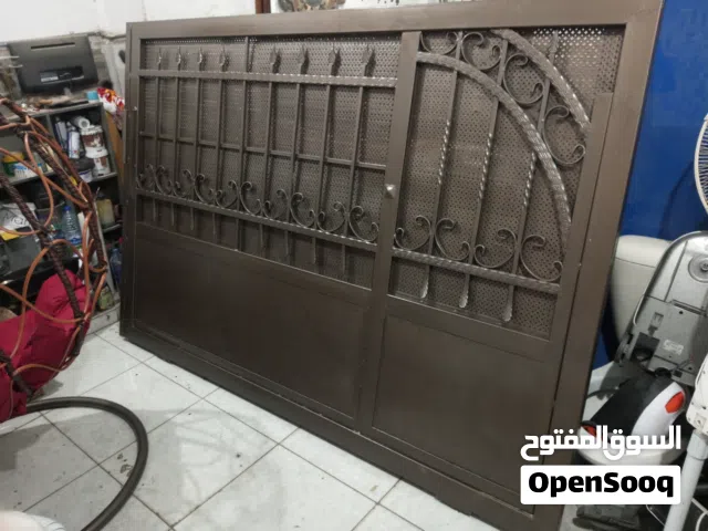 باب كراج 240 ب 160 تفصيل حديد فصون ثقيل جداً بحالة ممتازة موجود في الزرقاء الجديدة للبيع...