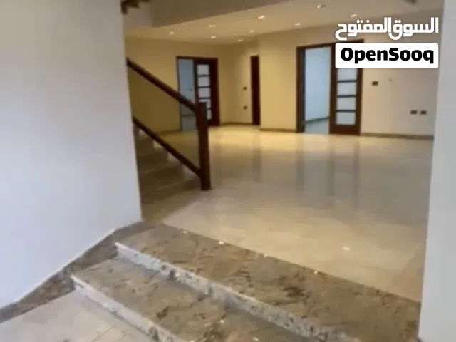 فيلا تجارية بالمولد تشطيب حديث درجة اولي في شارع الظل