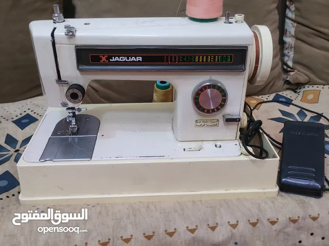 مكينة خياطة نوعية جاكوار صناعه يابانية خياطها ممتاز ولا غلطة مداخلة تصليح نهائيا كلش حلوة وعملية