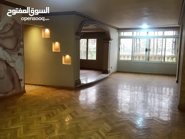 شقة للإيجار بالمطبخ على شارع سعودي الرائسي بالشيخ زايد