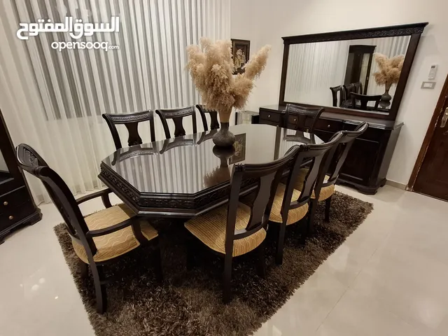 غرفة سفرة تفصيل 4 قطع طاولة مع 8 كراسي وبوفيه ومراي وفضيتين خشب زان ثقيل حفر بحالة الجديد للبيع