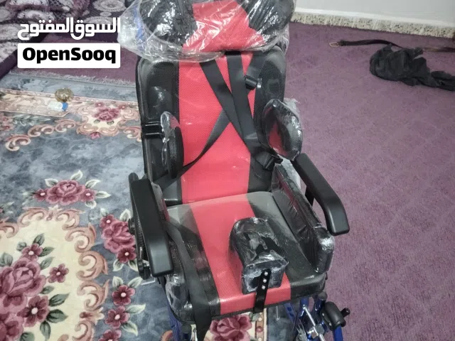 كرسي متحرك لذوي الاحتياجات الخاصة