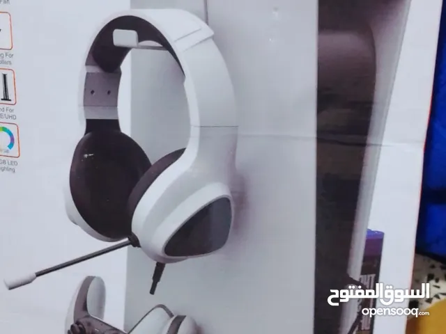 قاعدة شحن بلي 5  لليدات وفيه انارة لد كما في الصورة ماركة