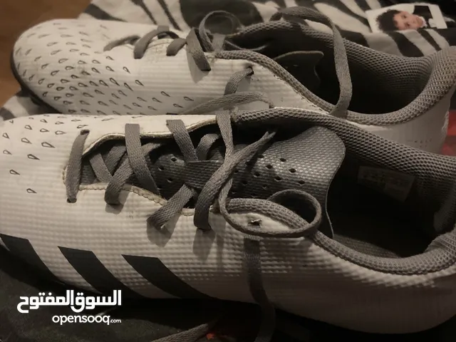 جزمه اديداس