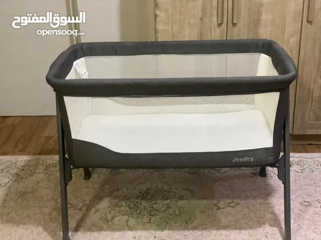 للبيع سرير اطفال رضع مستخدم استخدام بسيط