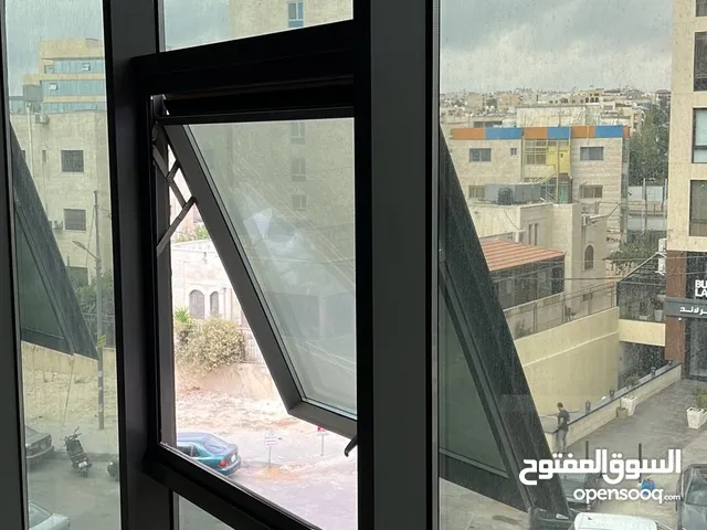 مكتب تجارب فاخر جدا للبيع في السابع 142 متر الرقم المرجعي : 3936