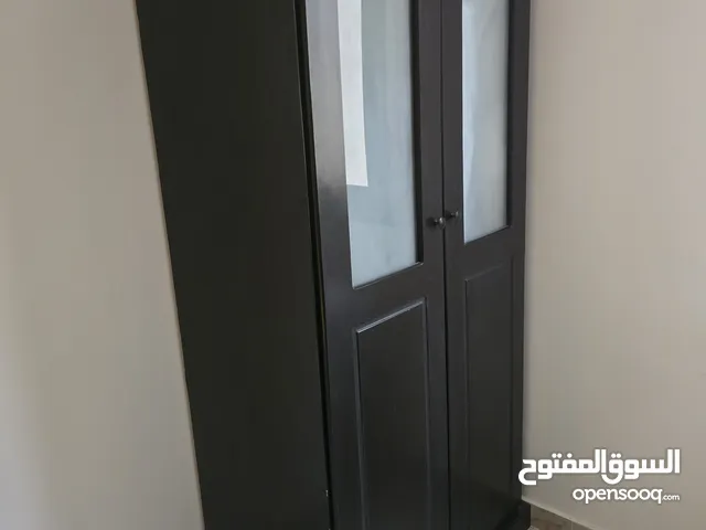 غرفة نوم سرير كينق ودولاب بابين