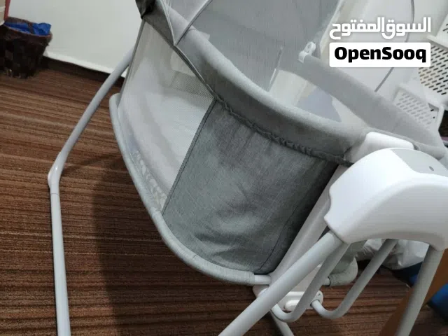 سرير اطفال بحاله جديد مستورد من امريكا لها فيديو توضيحي و قابل لتفاوض قليلا.