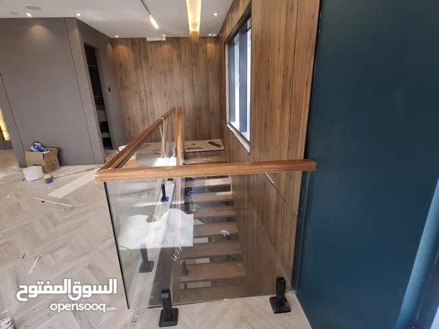زجاج سكريت مرايا درابزين شاورات المنيوم حديد وجميع أعمال الخشب