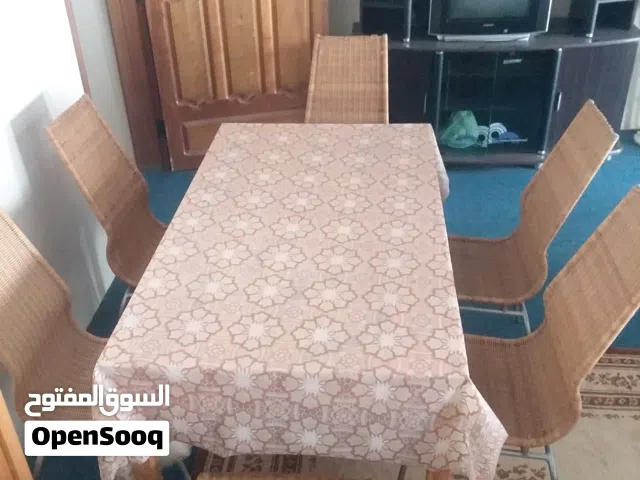 العرض مغري والسعر مغري سفرة طعام مع ستة كراسي مع الدولاب صناعة ايكيا