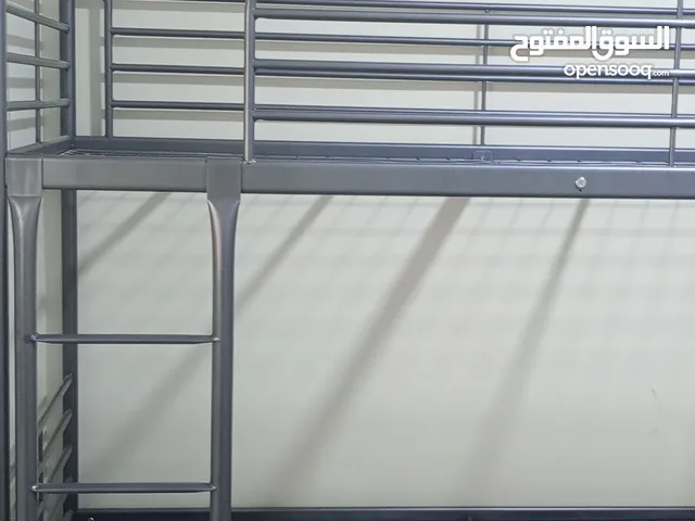 تخت من ايكيا حديد طابقين