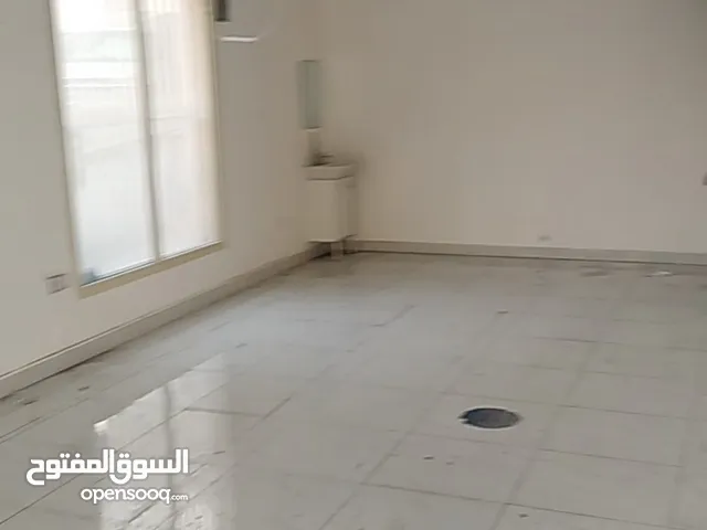 محلات وشقق للايجار في المحرق Shop and flat for rent in moharrq