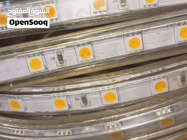 شرائط اضاءة ليد استعمال خفيف بحالة ممتازة  عرضها 1 سم وطول اكثر من 40 متر المتر الواحد بسعر 200 فلس