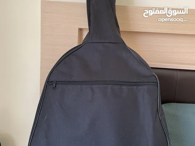 جيتار سوري شغل يدوي ممتاز جدًا مع كافة مستلزماته مستعمل استعمال نظيف للبيع